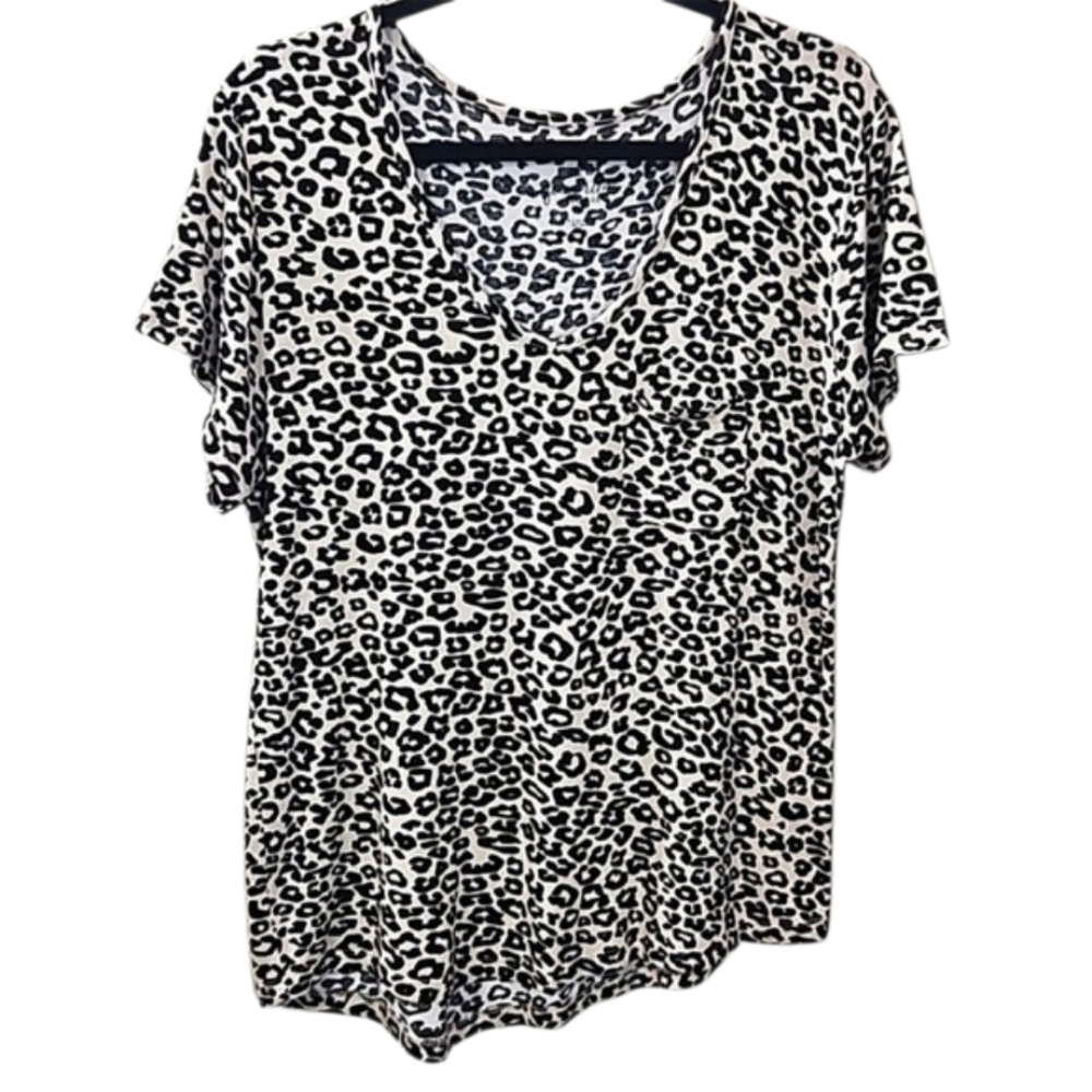 Rue 21 Favorite Animal Print V-Neck Tee Size Large